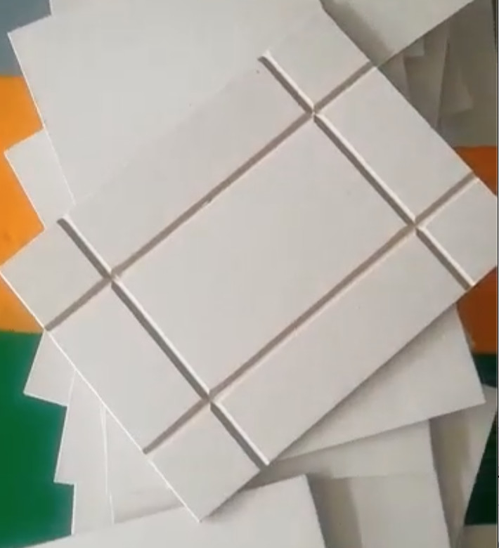 Automatische Hardcover-V-Nut-Schneidemaschine für die Herstellung von Pappe, MDF-Messer, Papier und starren Kartons