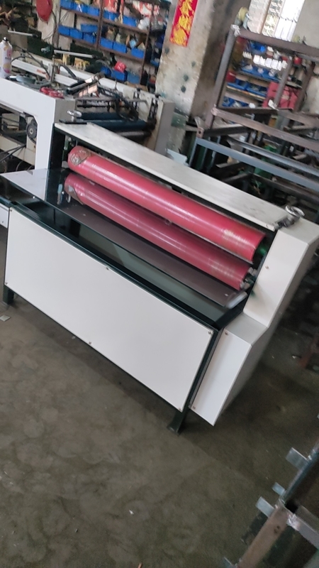 Ein- / Doppelstang-Rollensprengmaschine Buchgehäuse Abdeckung Ebene Papierpressmaschine Kunststoffplattenplattenpressmaschine
