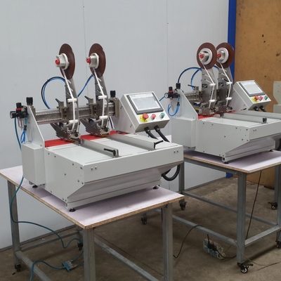0.1mm - 2mm Doppeltes versah die automatische Klebstreifen-Anwendungs-Maschine halb mit Seiten